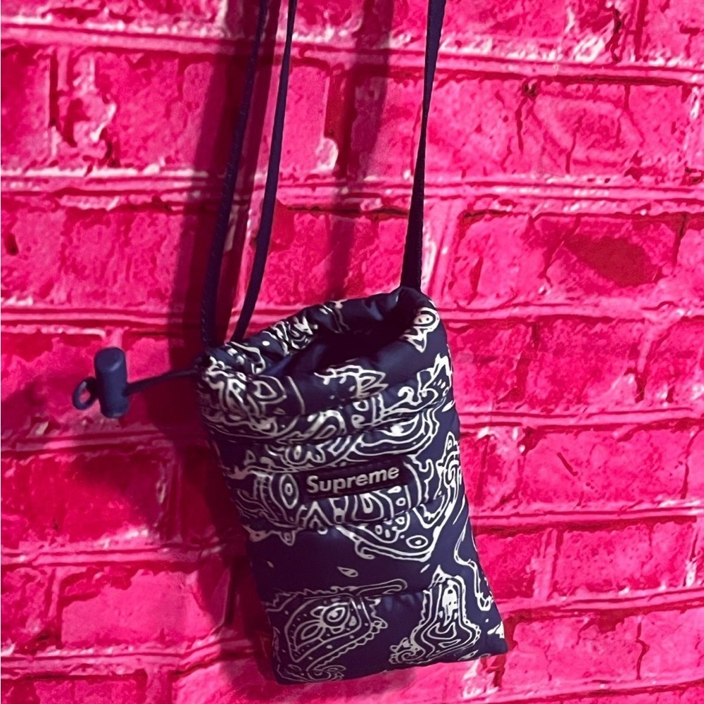 🔥Supreme Black and White Paisley Crossbody Bag 🔥